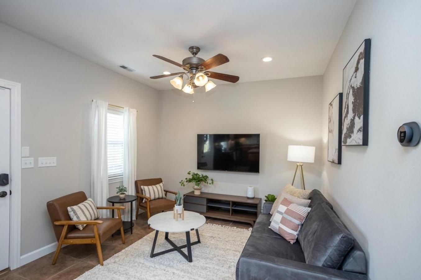 Hébergement de vacances Tiny With Hot Tub Near Ft Leonard Wood! *